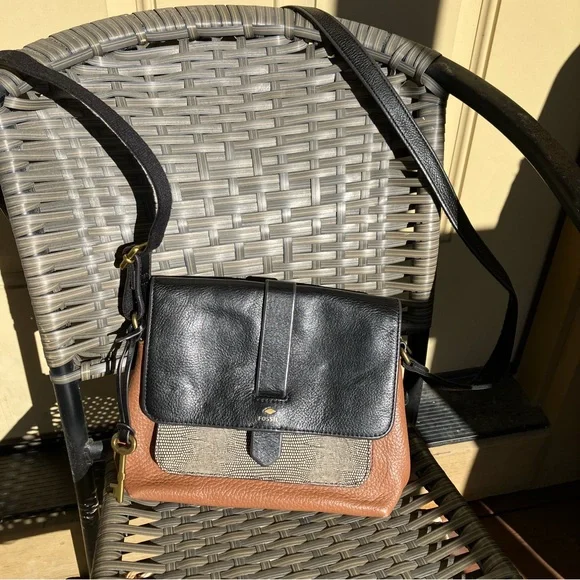 Fossil Black and Brown Crossbody - Picture 2 of 4